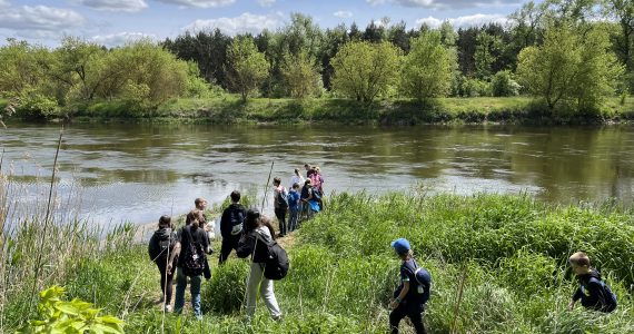 Terenowa lekcja przetrwania z 7a